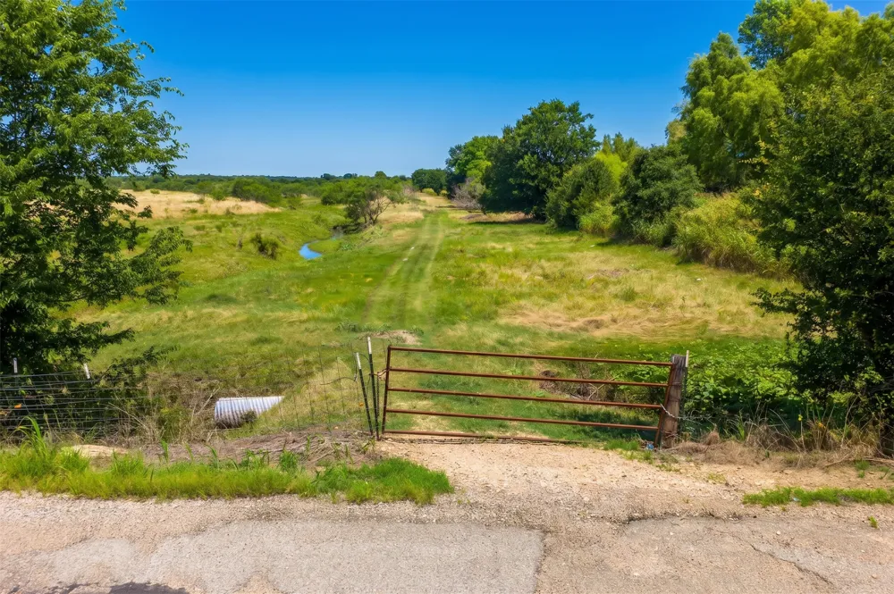 1854 County Road 104 Buckholts, TX 76518
