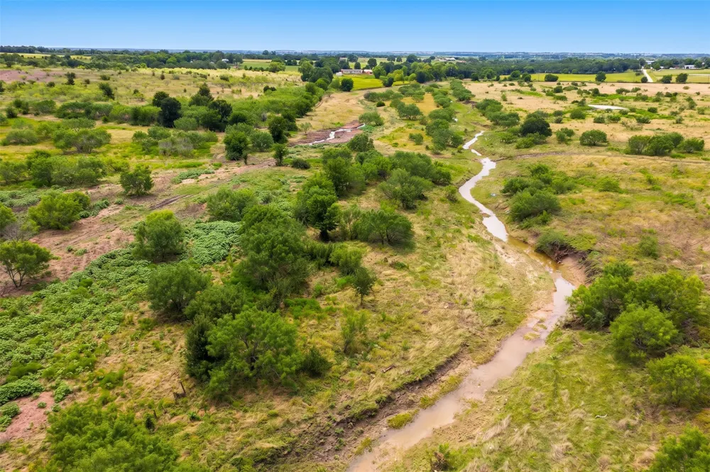 1854 County Road 104 Buckholts, TX 76518
