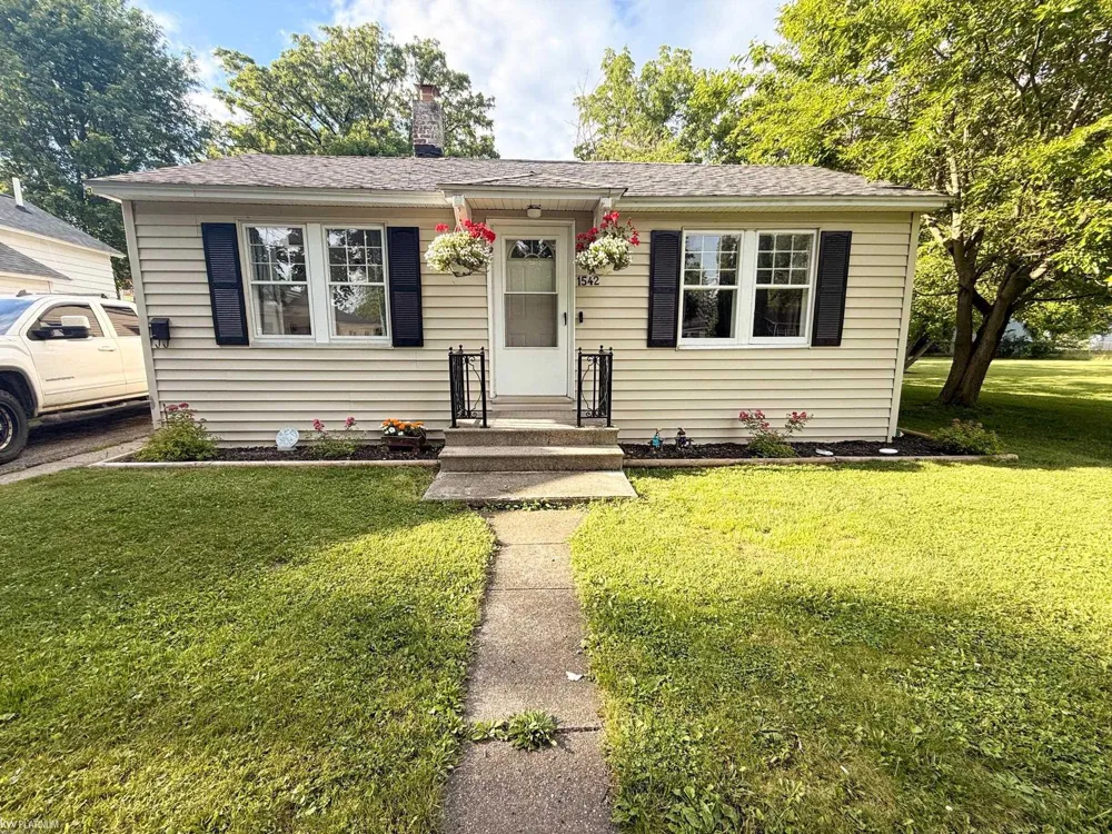 1542 Vermont Street Saginaw City, MI 48602