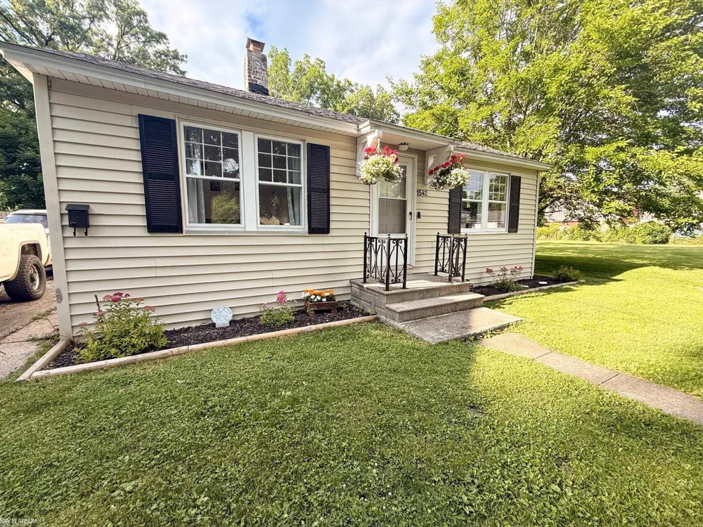 1542 Vermont Street Saginaw City, MI 48602