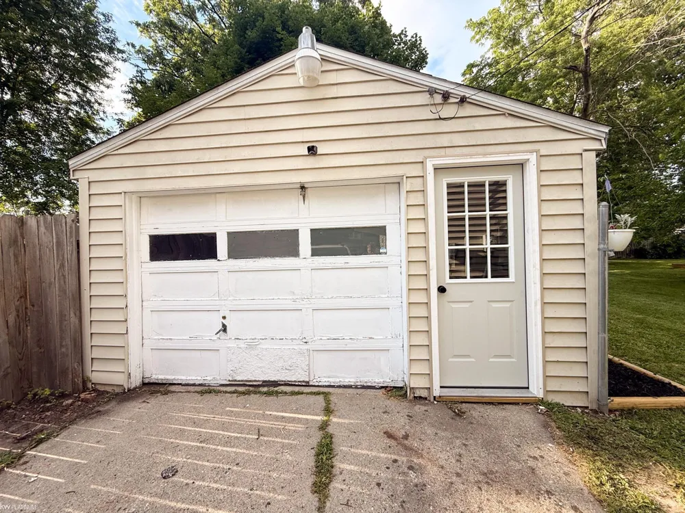 1542 Vermont Street Saginaw City, MI 48602