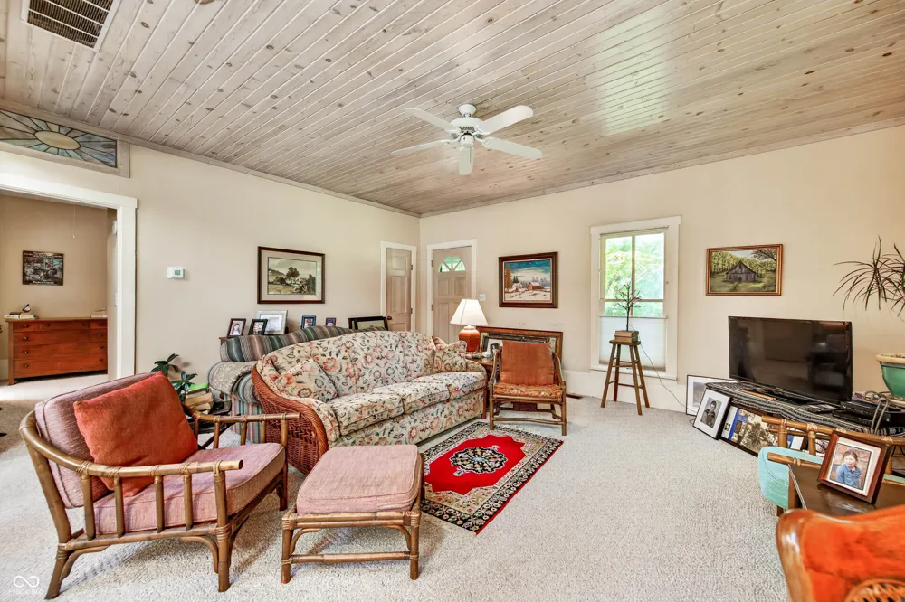 1021 Combs Road Nashville, IN 47448