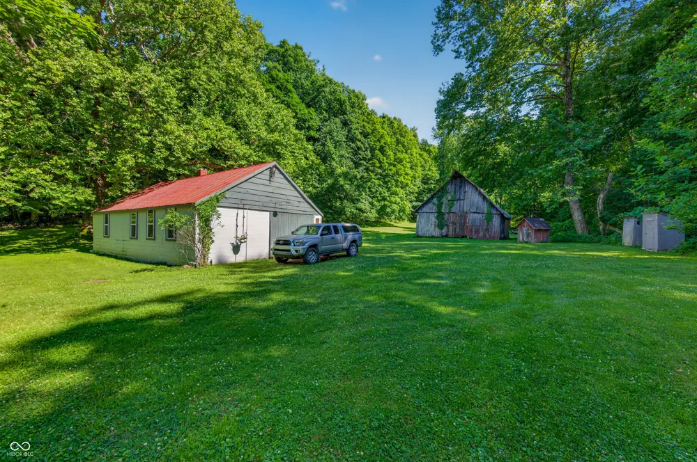 1021 Combs Road Nashville, IN 47448