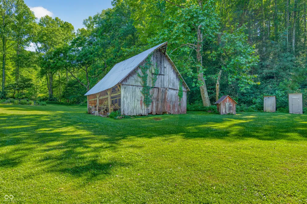 1021 Combs Road Nashville, IN 47448