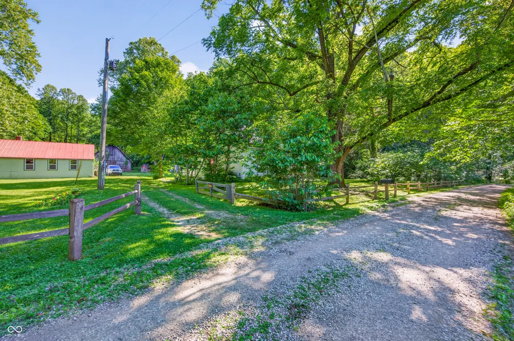 1021 Combs Road Nashville, IN 47448