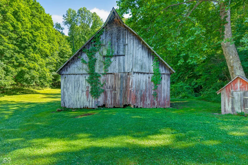 1021 Combs Road Nashville, IN 47448