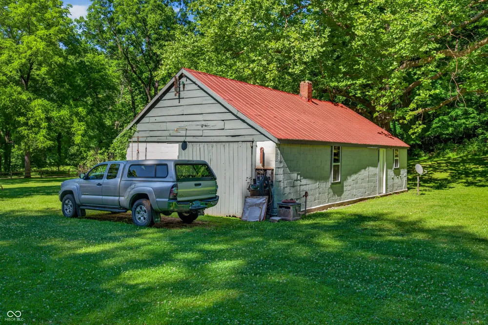 1021 Combs Road Nashville, IN 47448