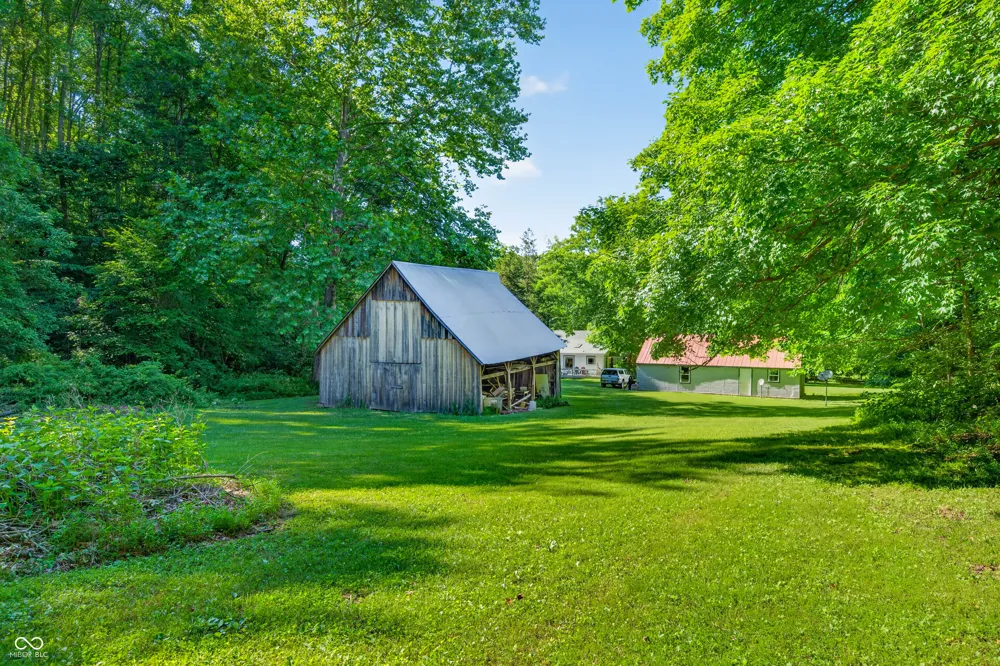 1021 Combs Road Nashville, IN 47448