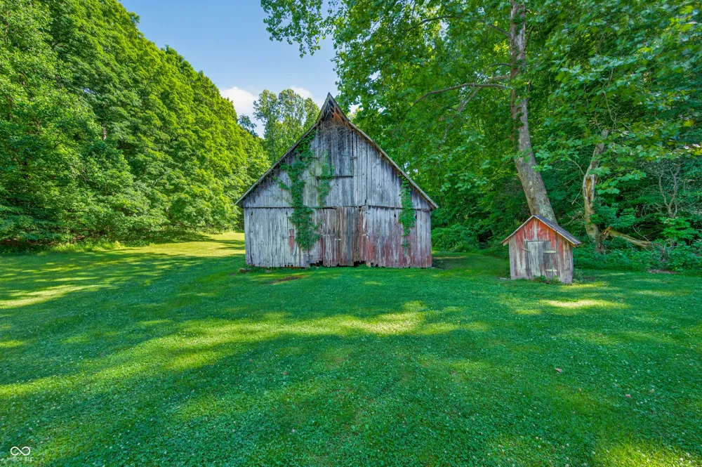 1021 Combs Road Nashville, IN 47448
