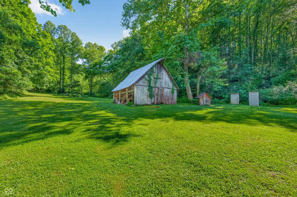 1021 Combs Road Nashville, IN 47448