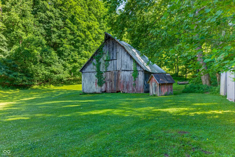 1021 Combs Road Nashville, IN 47448