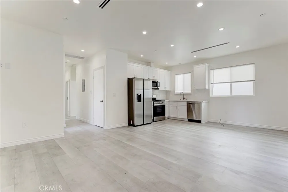 7858 Kyle Sunland, CA 91040