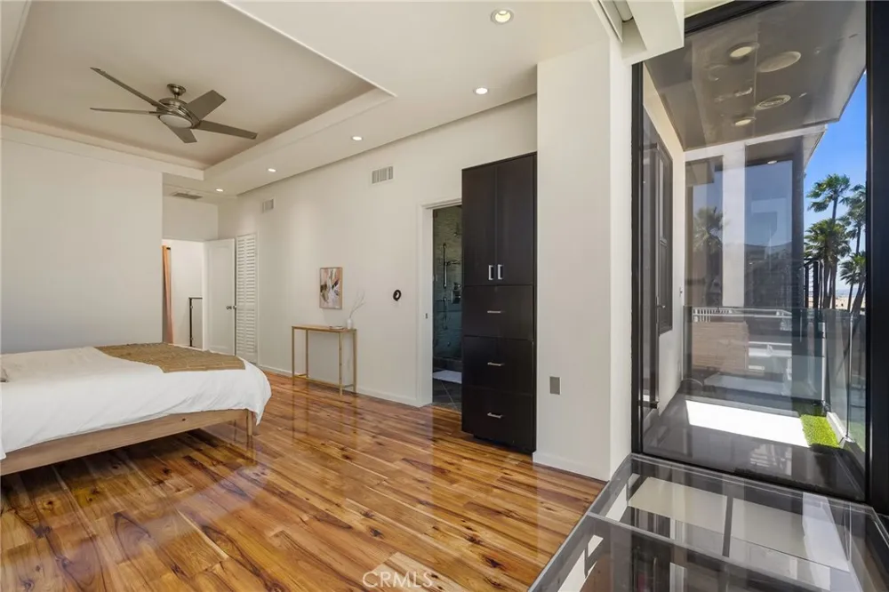 3009 Ocean Front Walk Venice, CA 90291