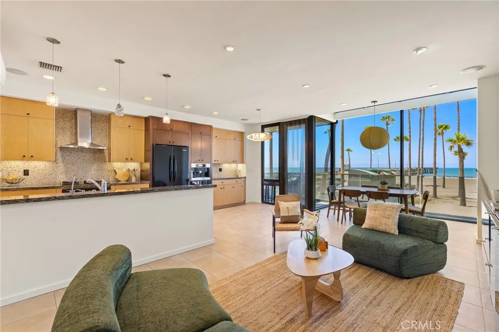 3009 Ocean Front Walk Venice, CA 90291