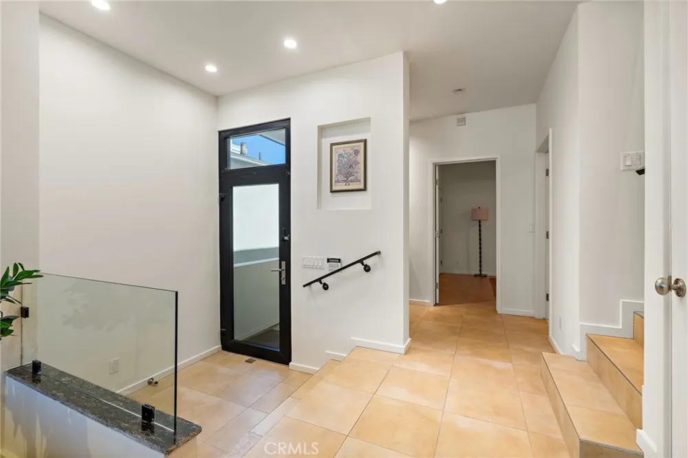 3009 Ocean Front Walk Venice, CA 90291
