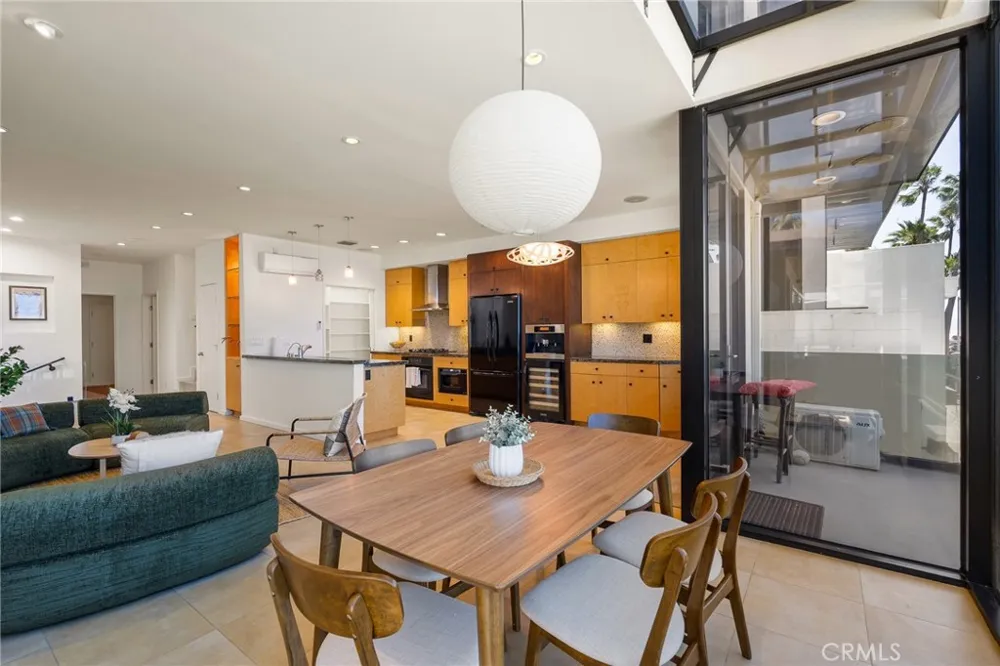 3009 Ocean Front Walk Venice, CA 90291