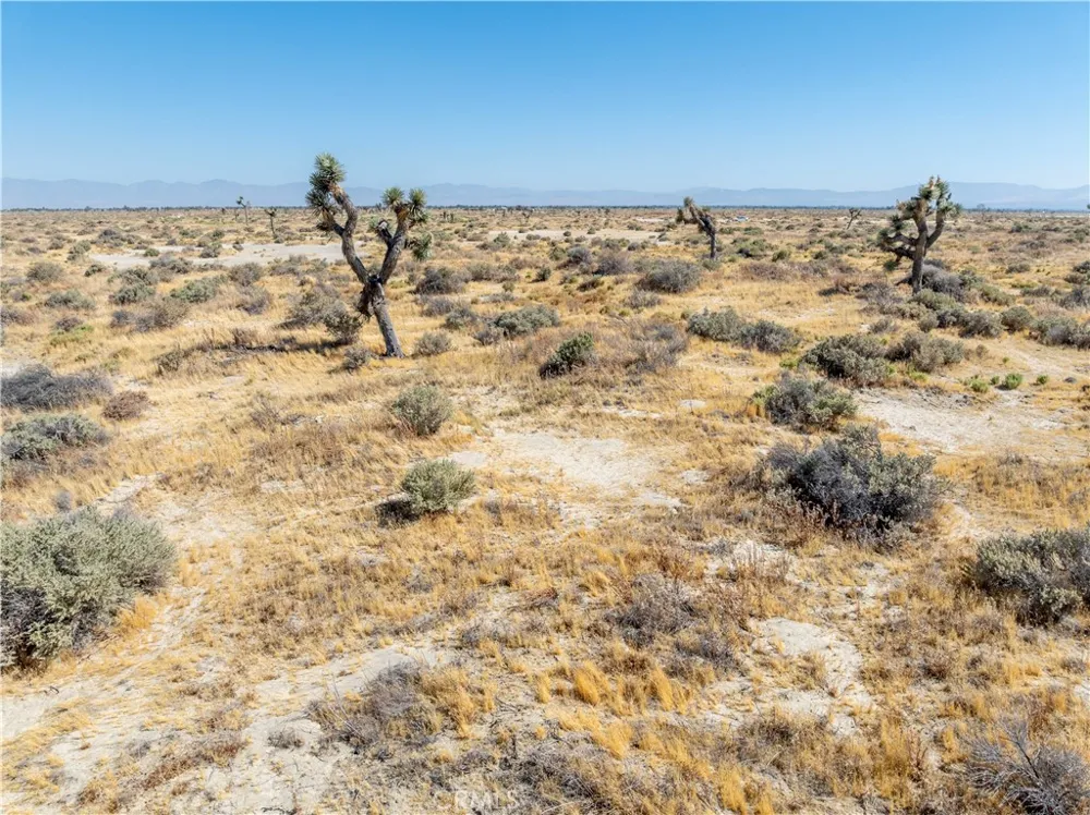 22 Avenue F Redman, CA 93535