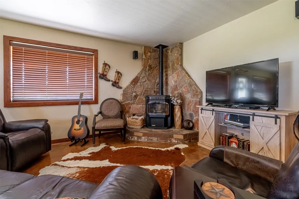 7744 Wd Court Lipan, TX 76462