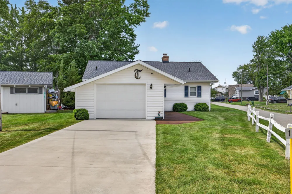 7837 Bay Meadow ##153 Canadian Lakes, MI 49346