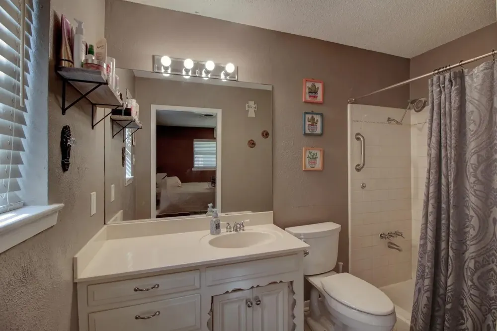 1911 Cypress Court Gainesville, TX 76240