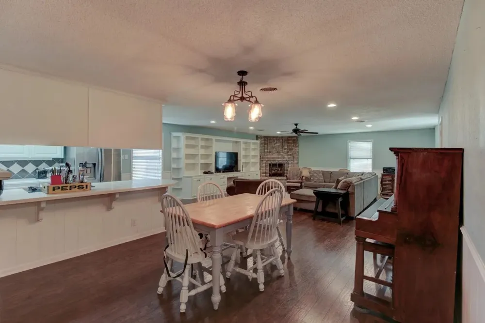 1911 Cypress Court Gainesville, TX 76240