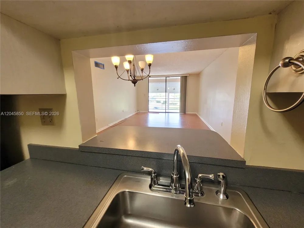 1800 Lauderdale Ave #1210 North Lauderdale, FL 33068