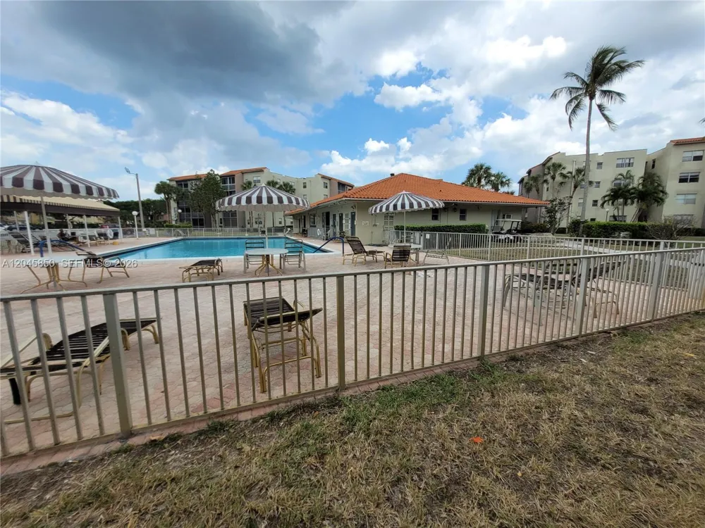 1800 Lauderdale Ave #1210 North Lauderdale, FL 33068