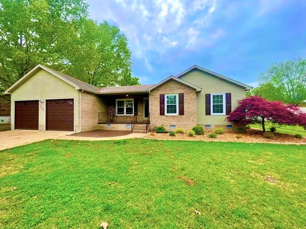 208 Greenwood Dr Paris, TN 38242