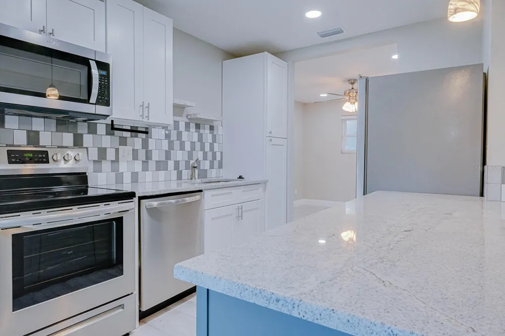 5135 NEWTON AVENUE S Gulfport, FL 33707