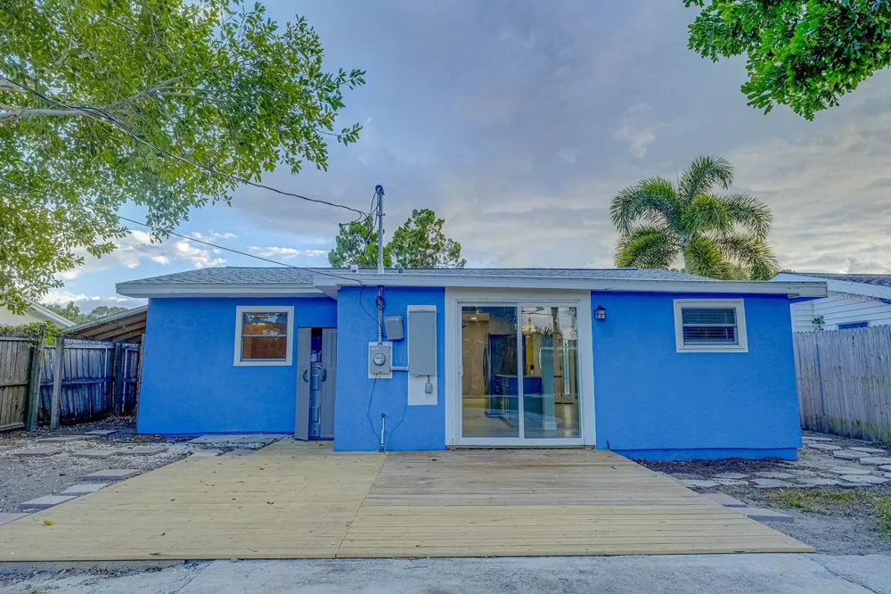 5135 NEWTON AVENUE S Gulfport, FL 33707