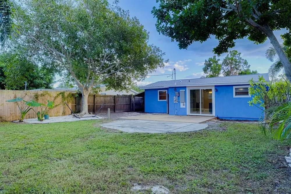 5135 NEWTON AVENUE S Gulfport, FL 33707
