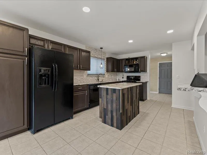 29213 Rachid Lane Chesterfield Township, MI 48047