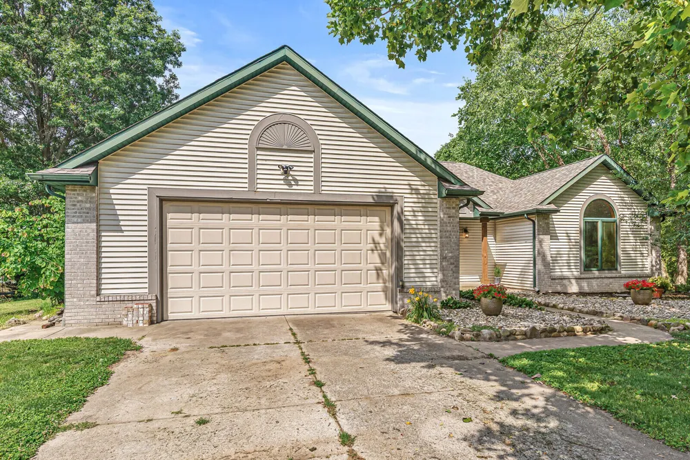 12033 Shavehead Porter Township, MI 49061