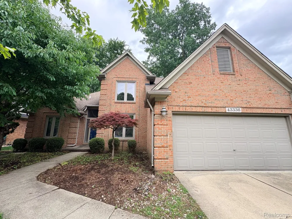 43336 Herring Drive Clinton Charter Township, MI 48038