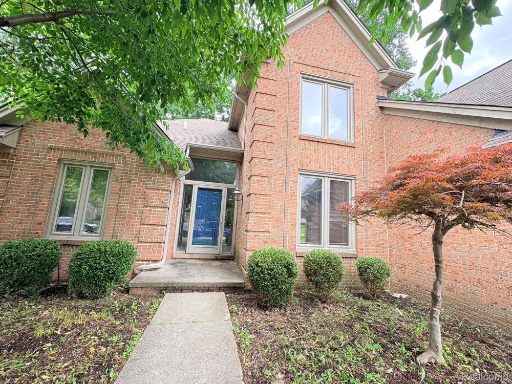 43336 Herring Drive Clinton Charter Township, MI 48038