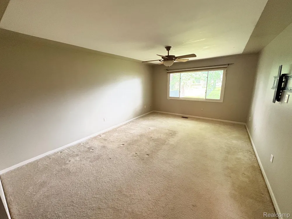 43336 Herring Drive Clinton Charter Township, MI 48038