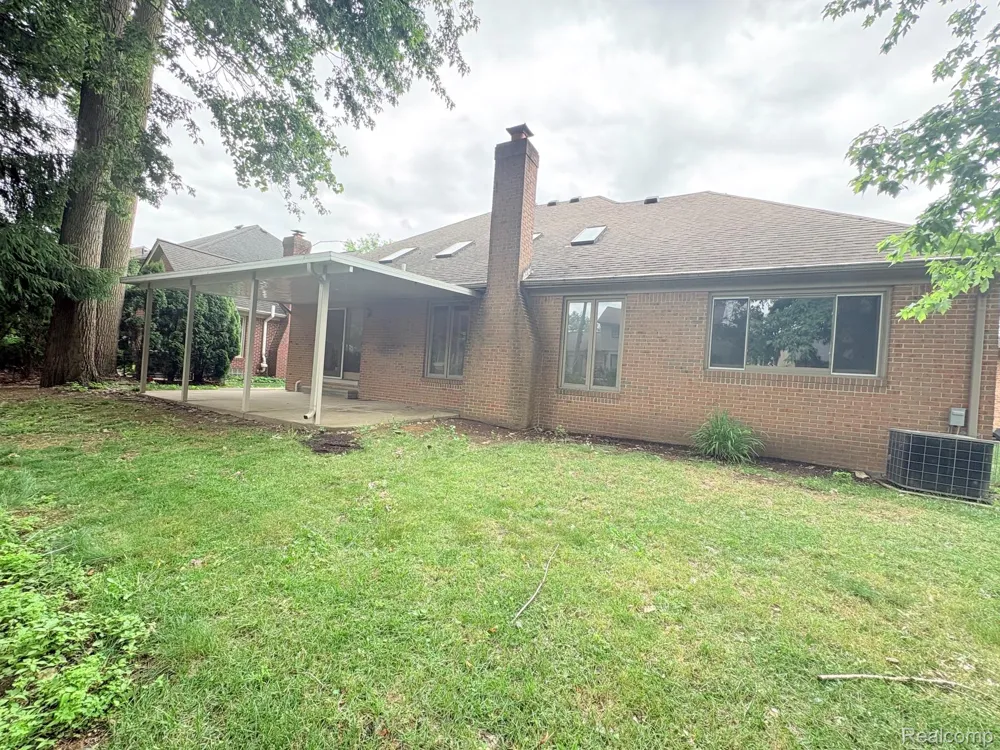 43336 Herring Drive Clinton Charter Township, MI 48038