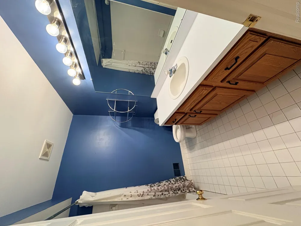 43336 Herring Drive Clinton Charter Township, MI 48038