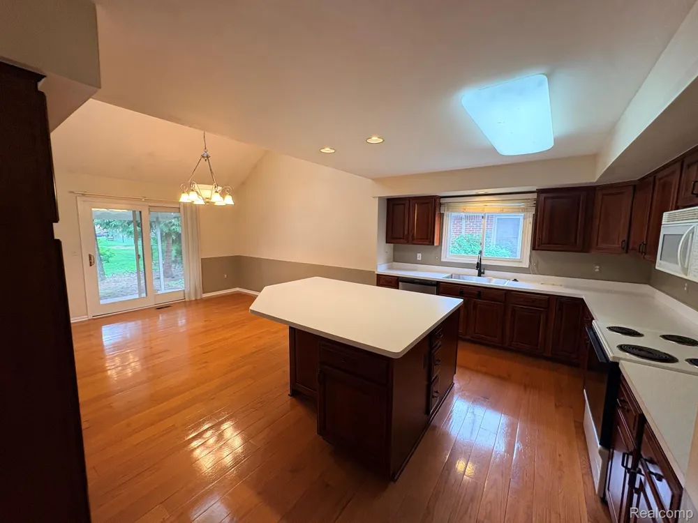 43336 Herring Drive Clinton Charter Township, MI 48038
