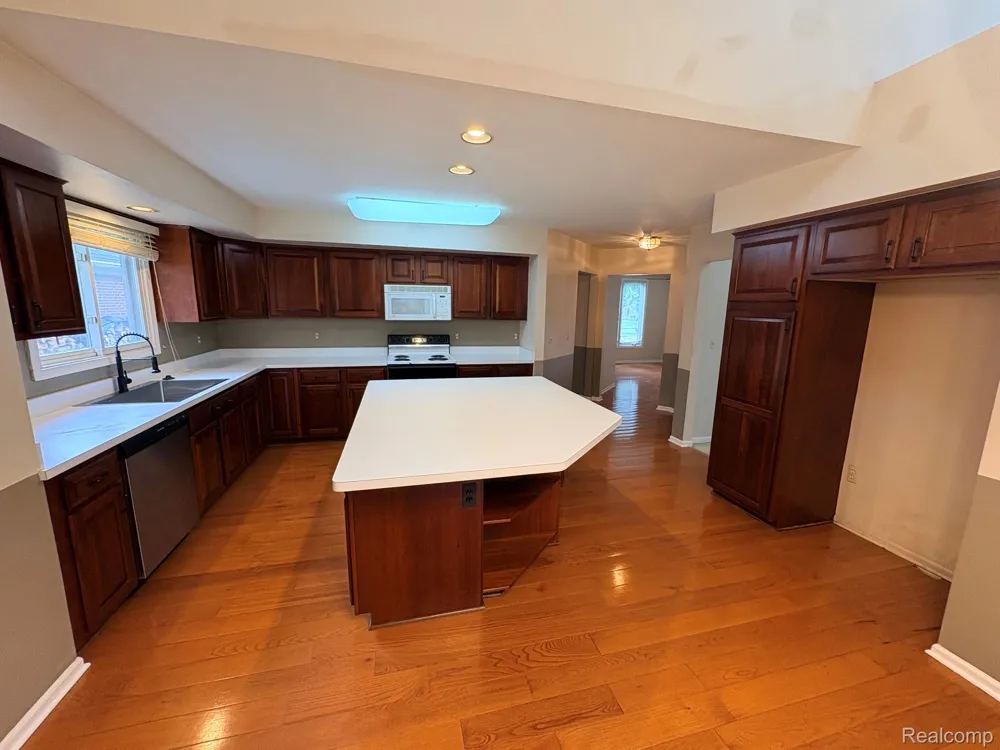 43336 Herring Drive Clinton Charter Township, MI 48038