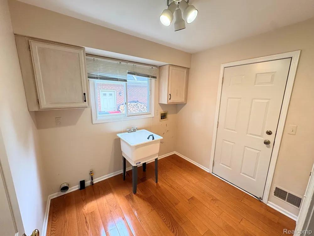 43336 Herring Drive Clinton Charter Township, MI 48038