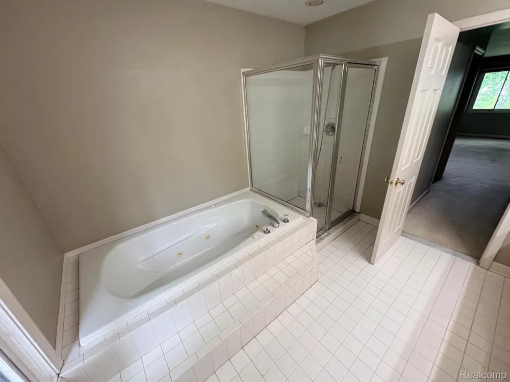 43336 Herring Drive Clinton Charter Township, MI 48038