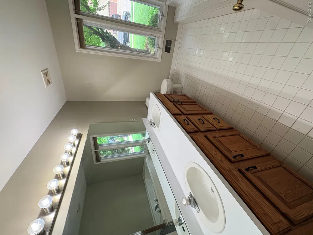 43336 Herring Drive Clinton Charter Township, MI 48038