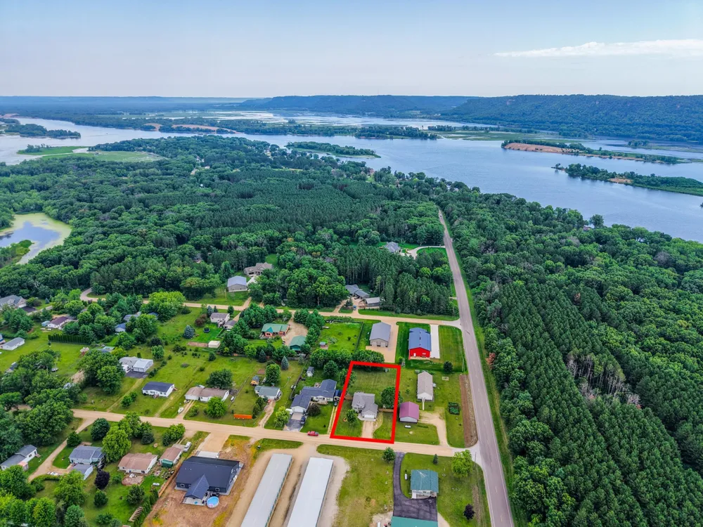 15078 669th St Wabasha, MN 55981