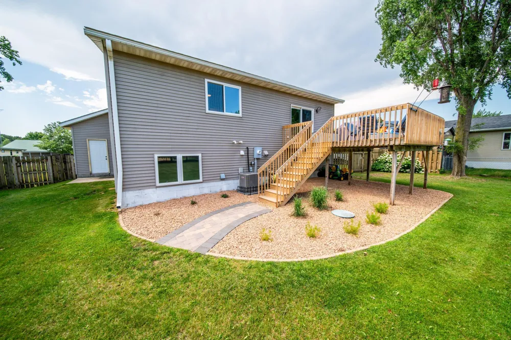 15078 669th St Wabasha, MN 55981