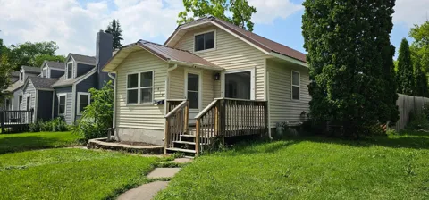 414 W Maple Avenue