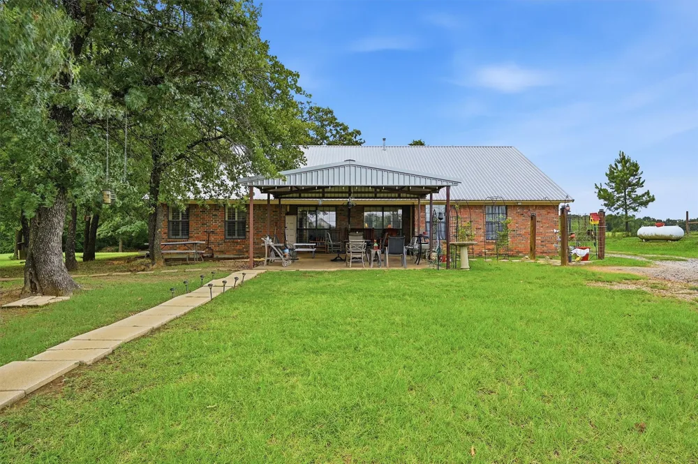 7277 W Line Road Collinsville, TX 76233