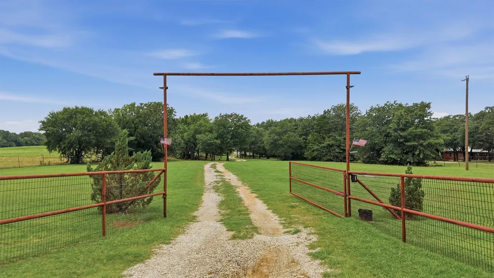 7277 W Line Road Collinsville, TX 76233