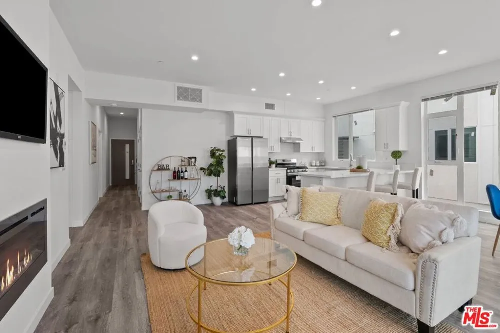 5114 Cahuenga Boulevard #2 North Hollywood, CA 91601