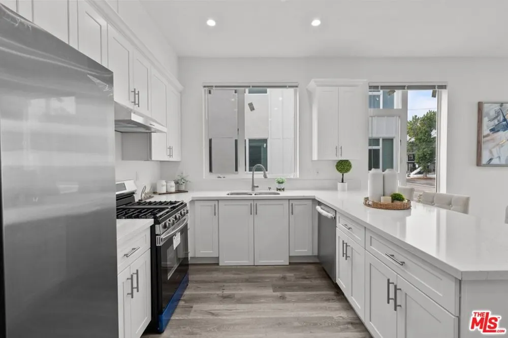 5114 Cahuenga Boulevard #2 North Hollywood, CA 91601